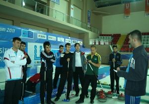 Curling kampı devam ediyor